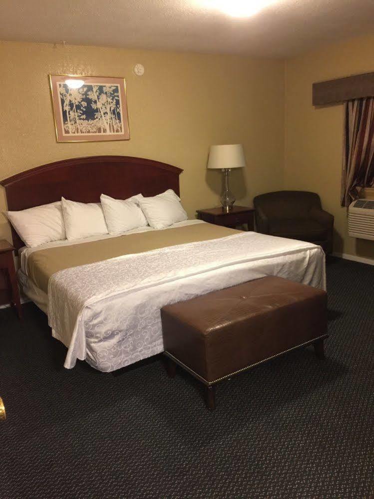 Ranch House Inn & Suites Темпл Экстерьер фото